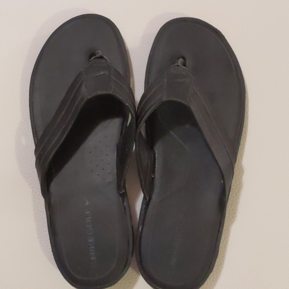 nike flip flops size 12
